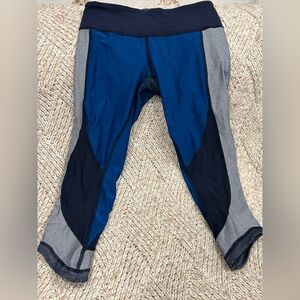 EUC Lululemon capri athletic leggings size 6